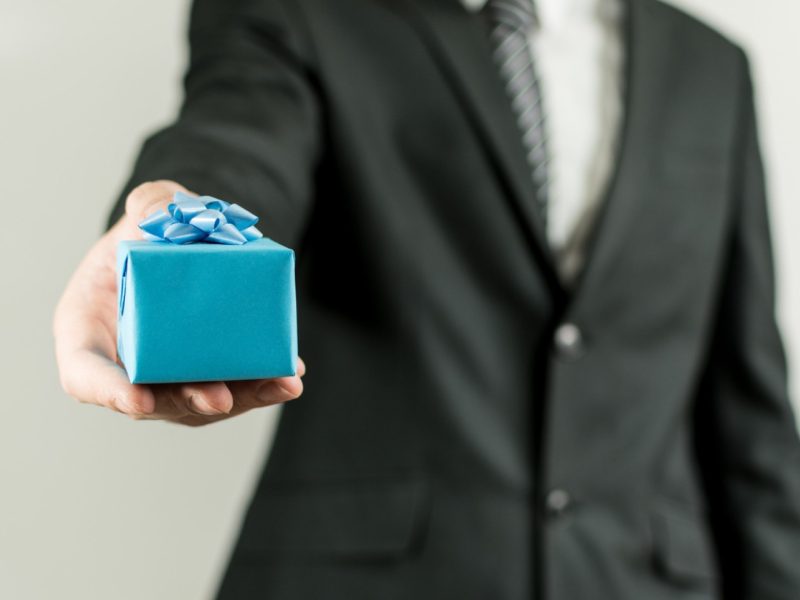 Récompenser vos clients autrement : une solution pour se démarquer
